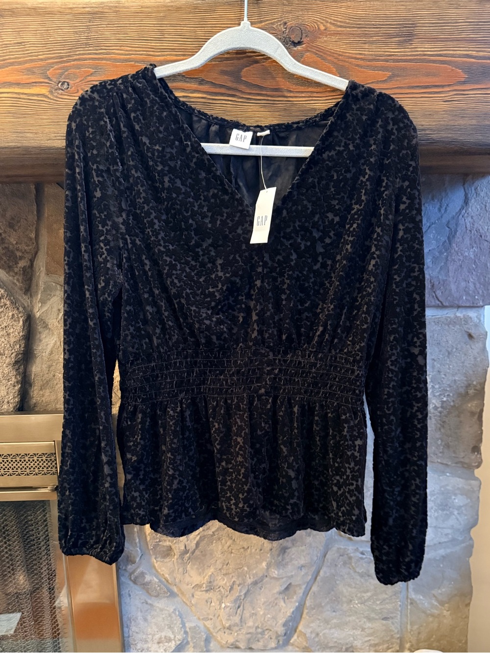 New With Tags GAP Women's Long Sleeve V-Neck Velvet Burnout Peplum Blouse